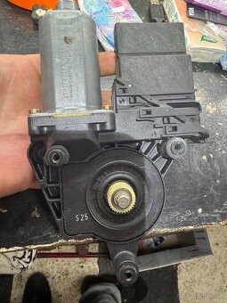 Motorček Passat b5,5 - 4