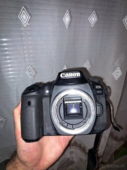 Canon EOS 90D - 4