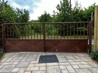 Brána, bránička a plotové diely - 4