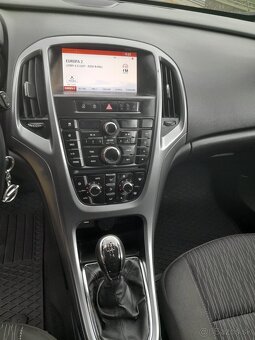 Opel ASTRA SPORTS TOURER - 4