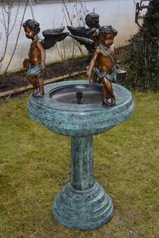 Zámecká bronzová fontána s amorky - 4