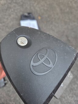 Predám originálny strešný nosič + nosič lyží  Toyota-Lexus - 4