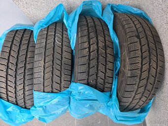 Predám zimné pneumatiky 215 /60/R17 - 4