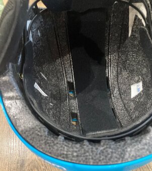 Pekná modrá prilba - 4