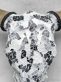 Veľká autentická lebka býka s mozaikovým motívom, 54cm - 4