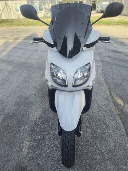 Skúter Yamaha 125 - 4