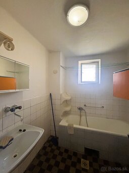 5 izbový rodinný dom s veľkým pozemkom 3826m2 v kľudnej ulič - 4