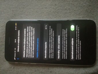 Predam Iphone se 2020 - 4