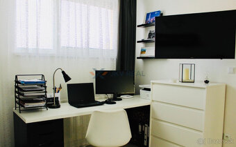 Prenájom - slnečný 2-izbový byt s veľkou terasou a záhradou - 4