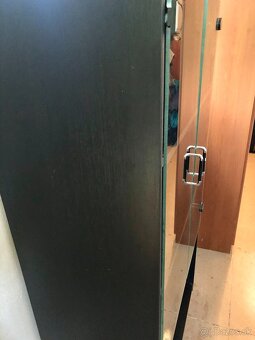 Vitrínová skriňa – darujem ZA ODVOZ - STUPAVA - 4