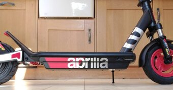 Elektrická Kolobežka Aprilia eSR2 EVO - 4