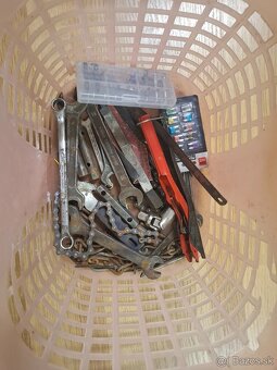 Rôzne náradie a kľúč - 4