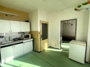 TOP LOKALITA - veľký 1i byt na Malinovského ul. v Brezne - 4