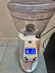 Profesionálny mlynec na kávu Simonelli - 4