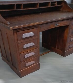 Staroẓ̌itný pisací stôl - 4