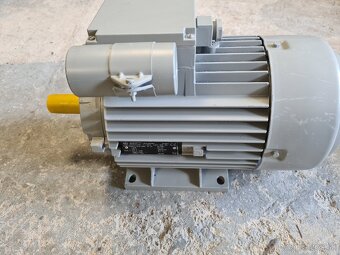 Predám nový jednofázový el.motor 3kW 2900ot 230V - 4