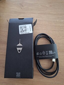 Predám Samsung Galaxy S22 5G – 128 GB - 4