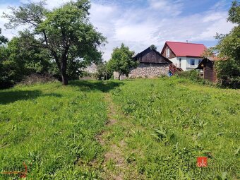 Ideálny pozemok v srdci obce s historickým rodinným domom  - - 4