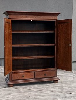 Skriňa dubová s 2 zásuvkami. - 4