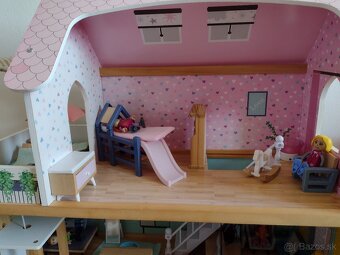Detský drevený domček so zariadením - 4