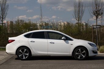 Opel Astra Notchback 1.7 CDTI 130k Cosmo - 4