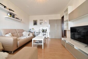 REZERVOVANÉ Zrekonštruovaný 3 izbový byt, 2x loggia - Vlčinc - 4