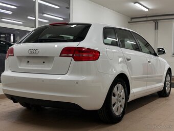 Audi A3 Sportback 1.6 TDI 105k DPF Attraction Premium - 4