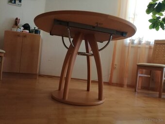 Okrúhly rozťahovací jedálenský stôl - 4