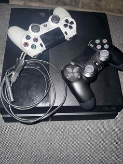 Predám PlayStation 4 - 4