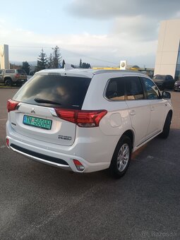 Mitsubischi Outlander PHEV - 4