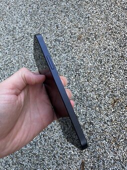 iPhone 12 - baterie 100% - 4