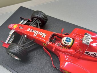 F1 FERRARI F399 1999 MARLBORO SCHUMACHER HOTWHEELS 1:18 - 4