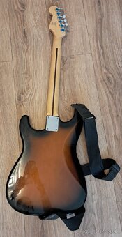 Fender squier stratocaster - 4