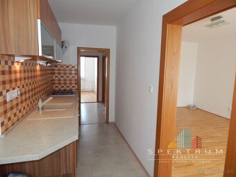 SPEKTRUM REALITY- Na Predaj 4-izbový veľkometrážny byt, 82 m - 4