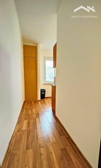 Štýlový 2-izbový byt s balkónom v absolútnom centre Lučenca - 4