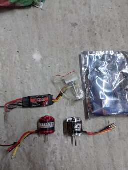 Predám rôzne diely na RC lietadlo. - 4