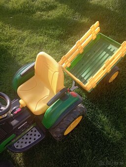 Predám detský traktor John Deere s vlečkou - 4