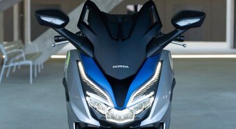 Prenájom skútra HONDA FORZA 125 - 4