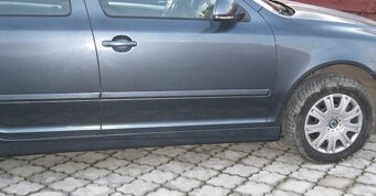 ŠKODA OCTAVIA 2 kryty prahov plastové - 4