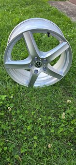 5x112,R17-Alutec-7J,et40 + možnosť pneu - 4