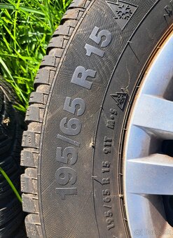 Predám zimné gumy Continental 195/65R15 s diskami - 4