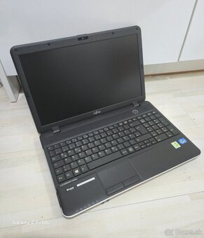 FUJITSU LifeBook A512 - Core i3. - 4