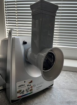 Mlynček na mäso Bosch MFW68660 2200W - 4