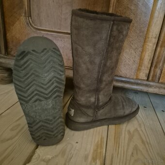 UGG - 4