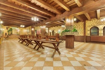 NA PREDAJ – REŠTAURÁCIA S UBYTOVANÍM V HOLÍČI - 4