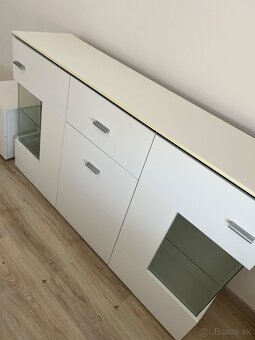 Biela leskla komoda - 4