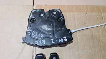 Zámok kufra BMW e90 316 318 320 325 - 4