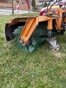 Zametacia kefa na Multicar - 4