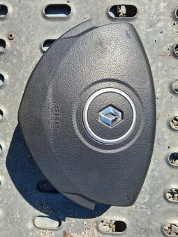 Predam soferov erbeg na Renault Thália rok vyroby 2011 - 4
