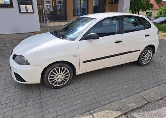 Seat Ibiza 1,2 i benzín manuál 51 kw - 4
